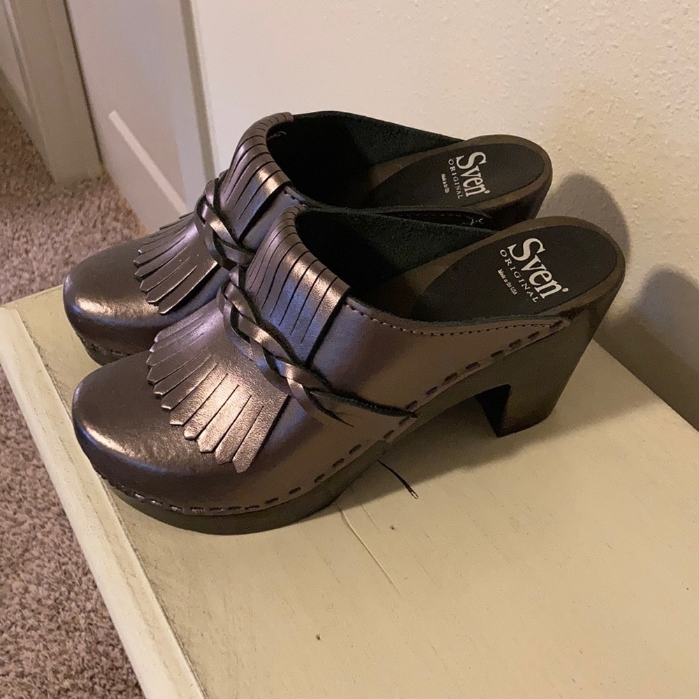 NWOT Sven Clogs